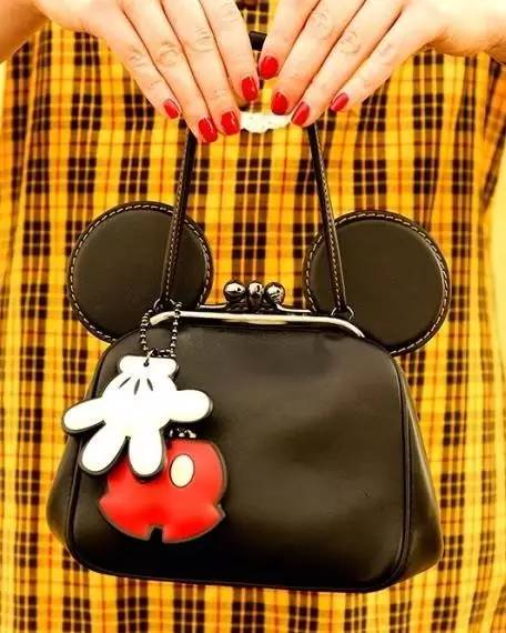 箱包)Coach X Disney Mickey锁吻包(图1)